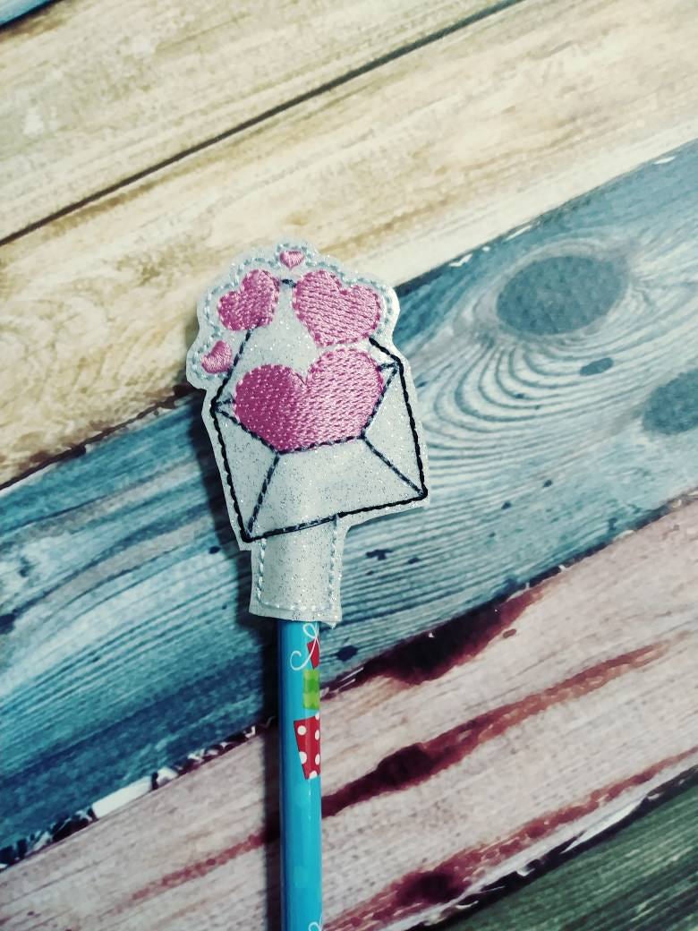 Valentines day gift - Pencil Toppers - class party favor - Heart - Valentines day Party Favor - gift for kids - Non Food Treat