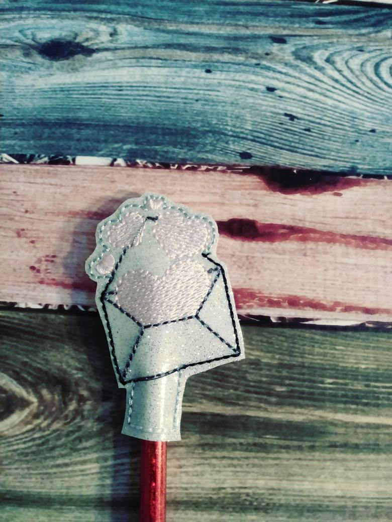 Valentines day gift - Pencil Toppers - class party favor - Heart - Valentines day Party Favor - gift for kids - Non Food Treat