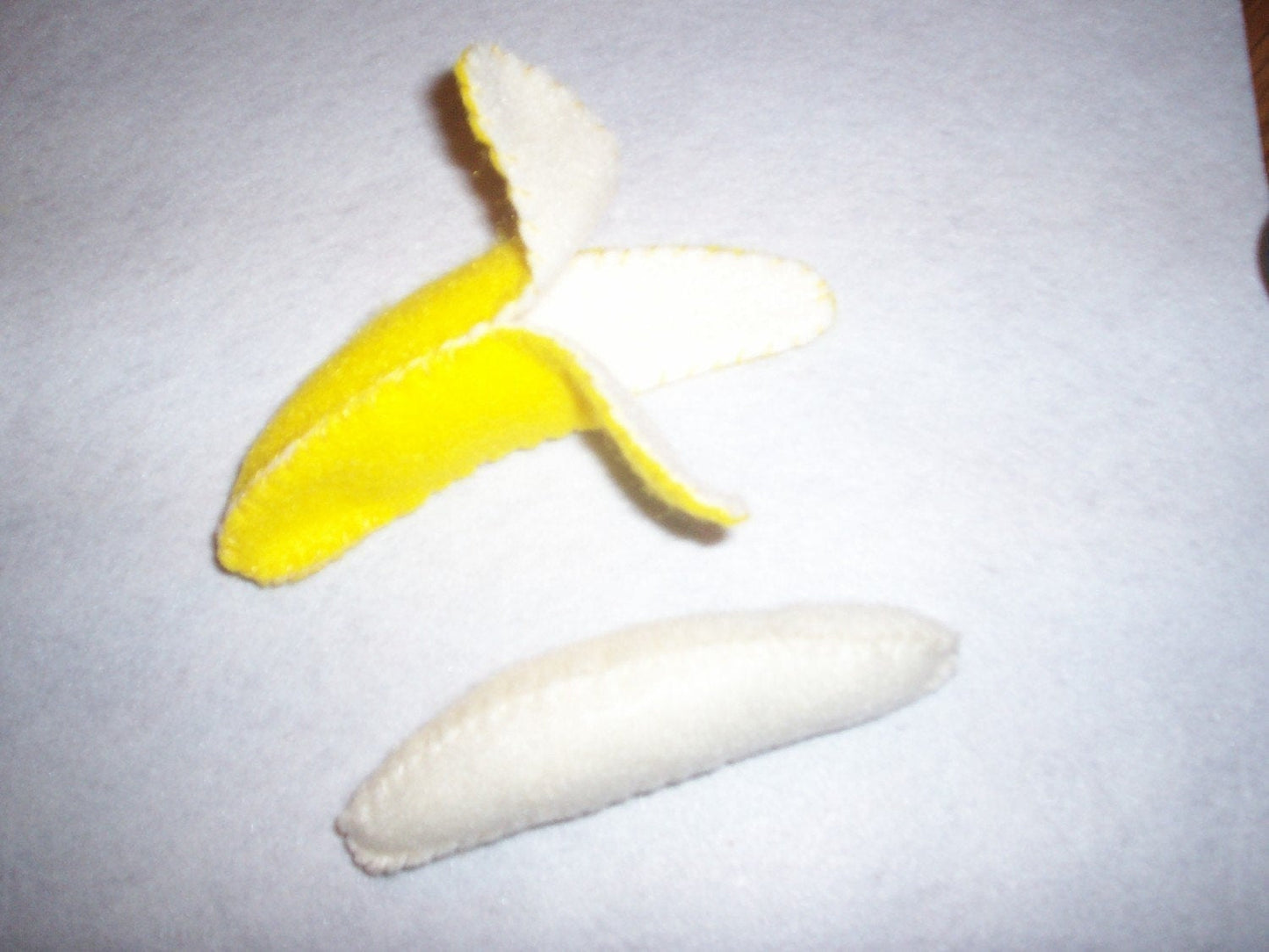 Felt Food Banana - removable Peel - pretend food - photography prop - play kitchen - pretend play - Learning toy - Educational - interactive