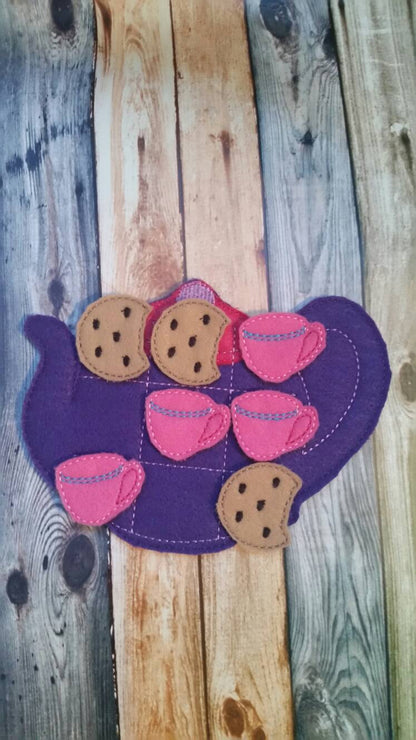 Felt tac toe game - tea party - Tic Tac Toe - tea pot game -  Classic Game -  Quiet Toy - Birthday Party Favors - cookie - tea cup